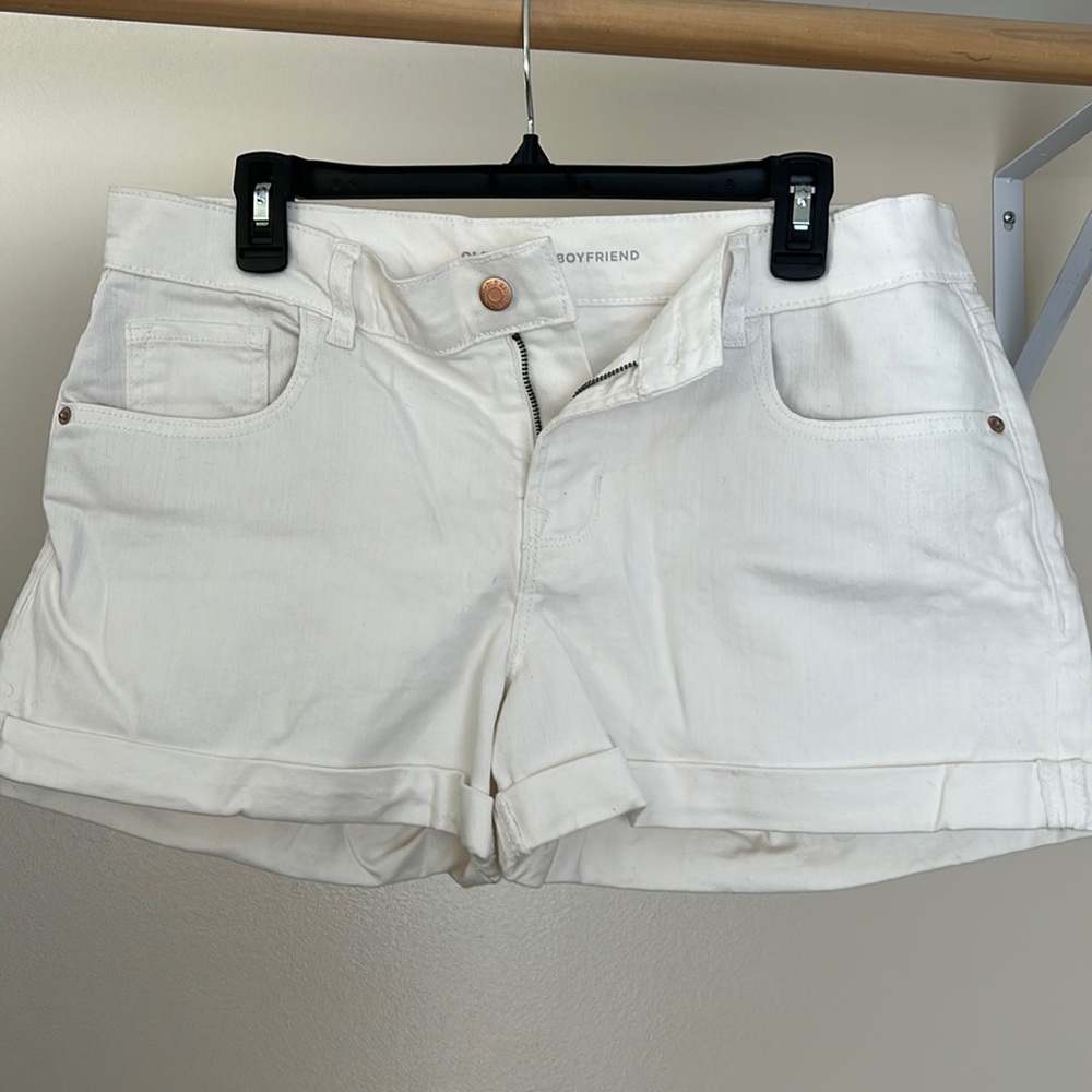White Old Navy boyfriend jean shorts